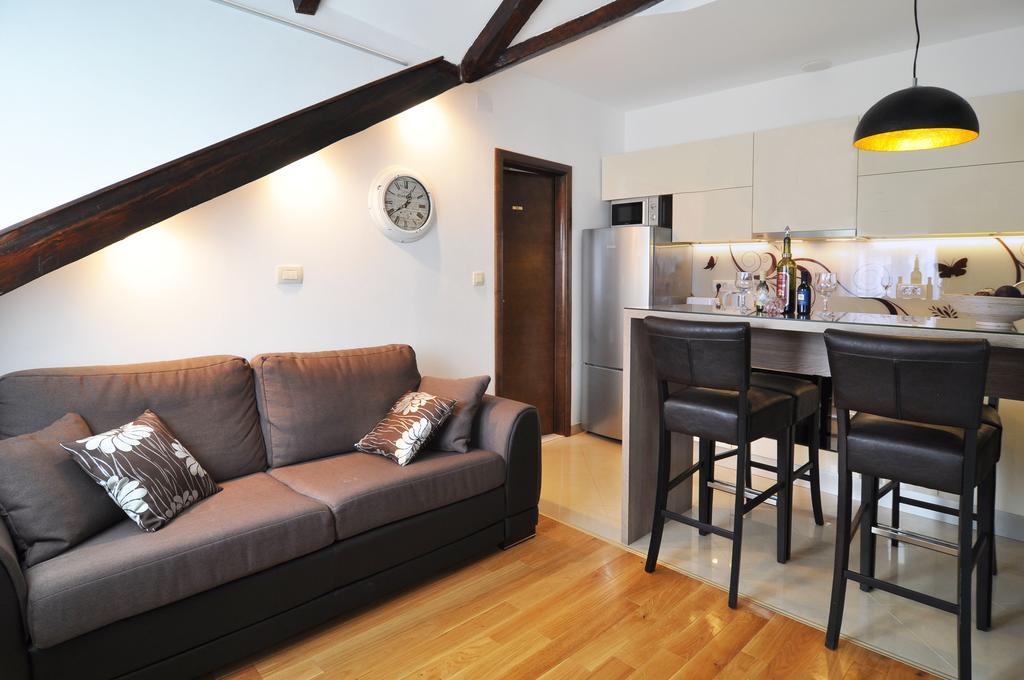 Deluxe & Sarella Apartman